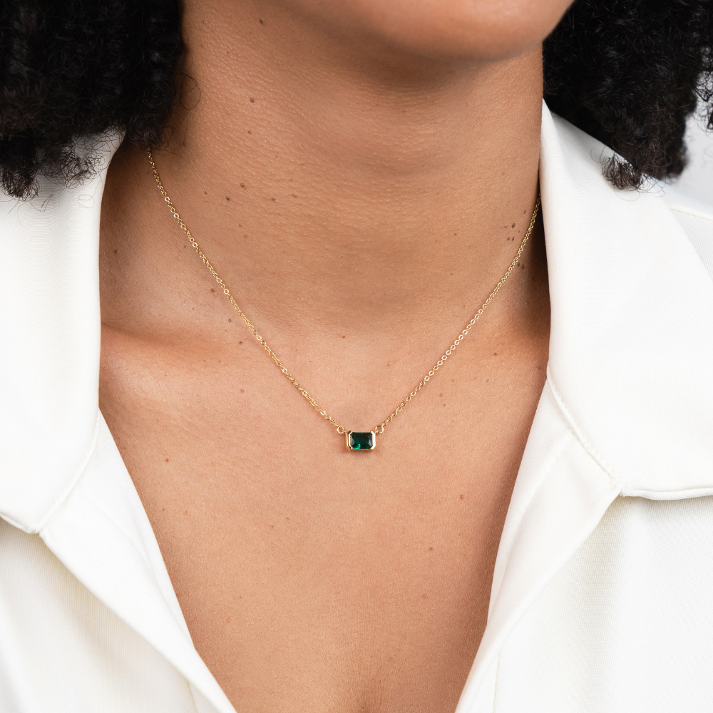 Collana delicata con smeraldo