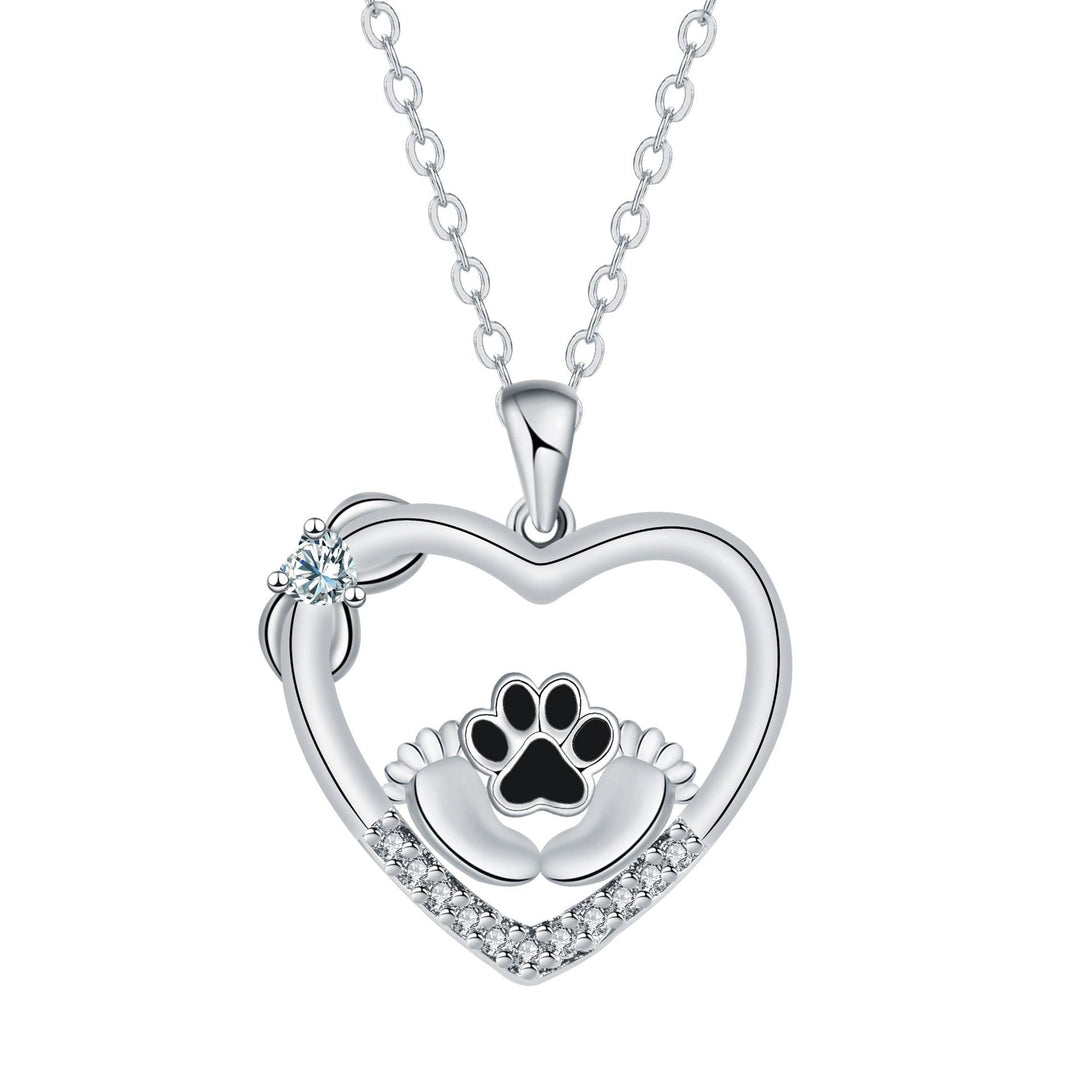 Collier avec pendentif patte et zircone
