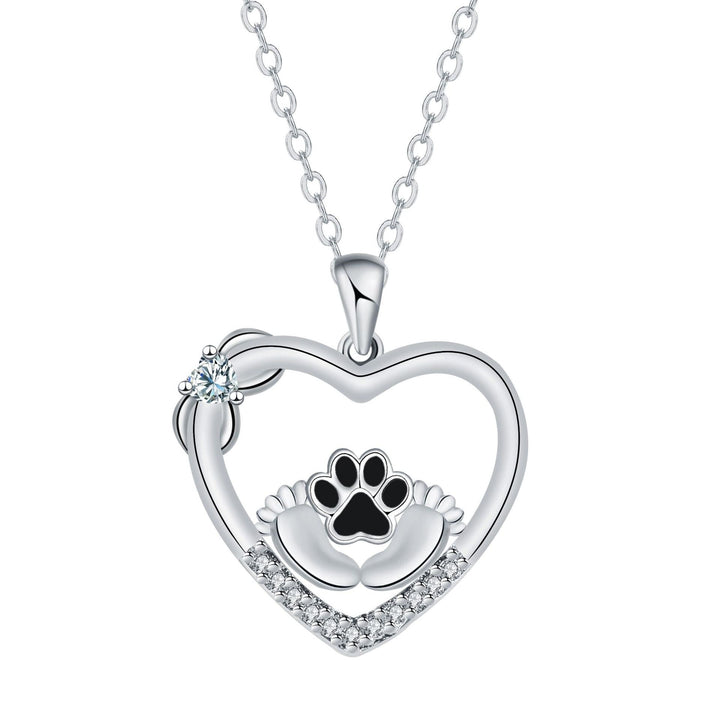 Collier avec pendentif patte et zircone
