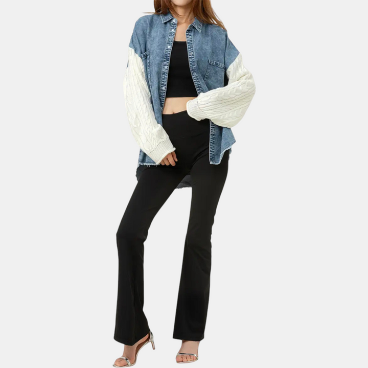 Veste en jean pour femme avec empiècement en maille torsadée, patte de boutonnage et ourlet brut