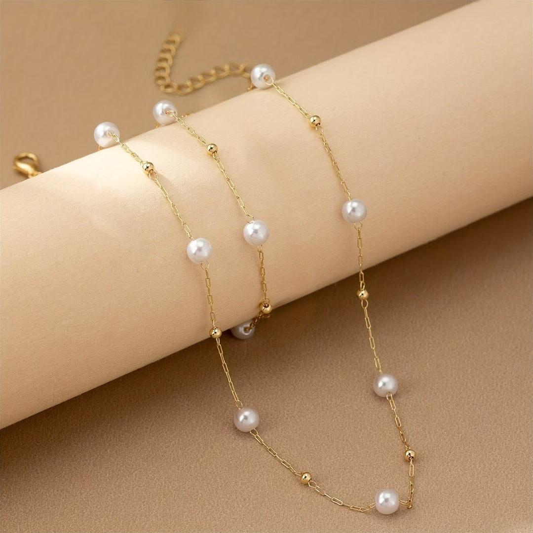 Set di gioielli con delicate collane di perle