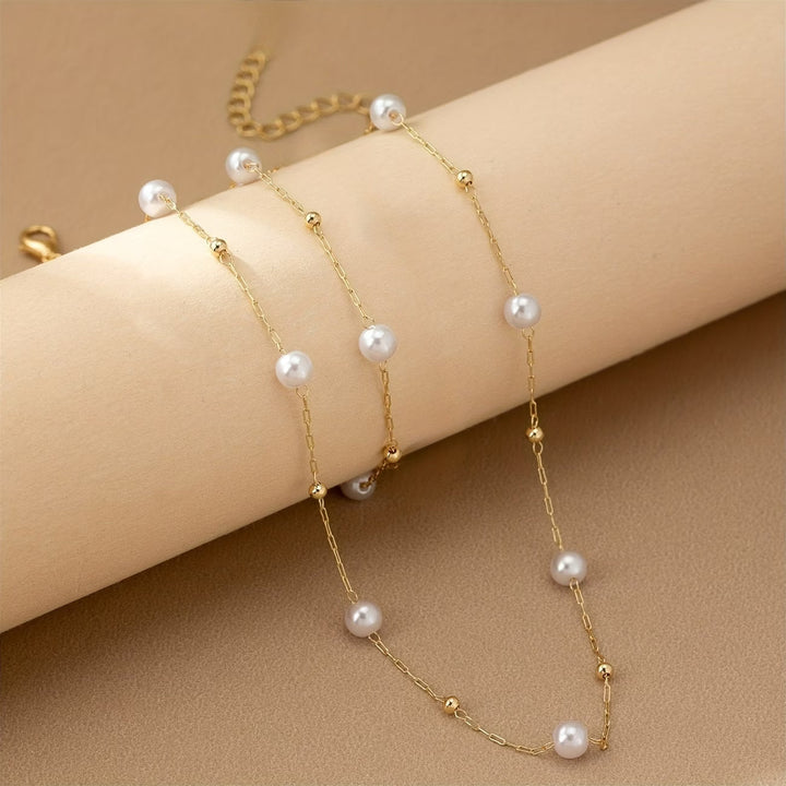 Set di gioielli con delicate collane di perle