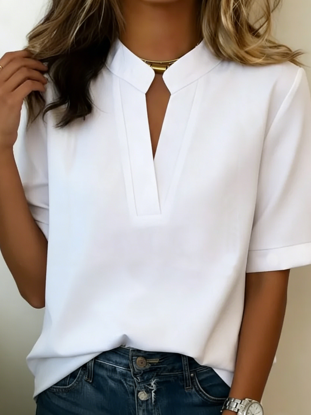 Margaux | Blusa chic con scollo a V e dettaglio dorato