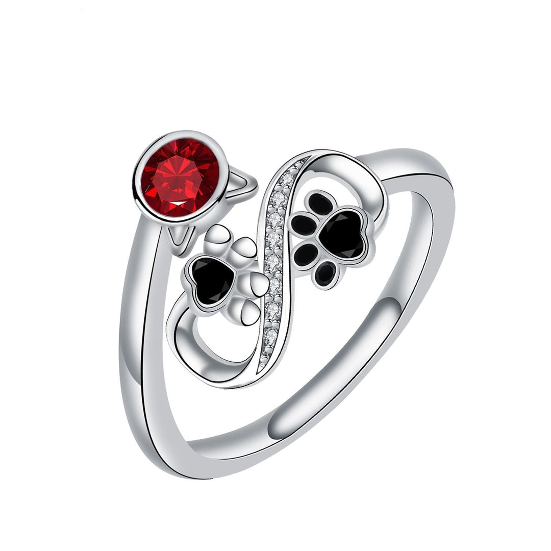 Anello regolabile con impronte di zampe nere e gemma rossa