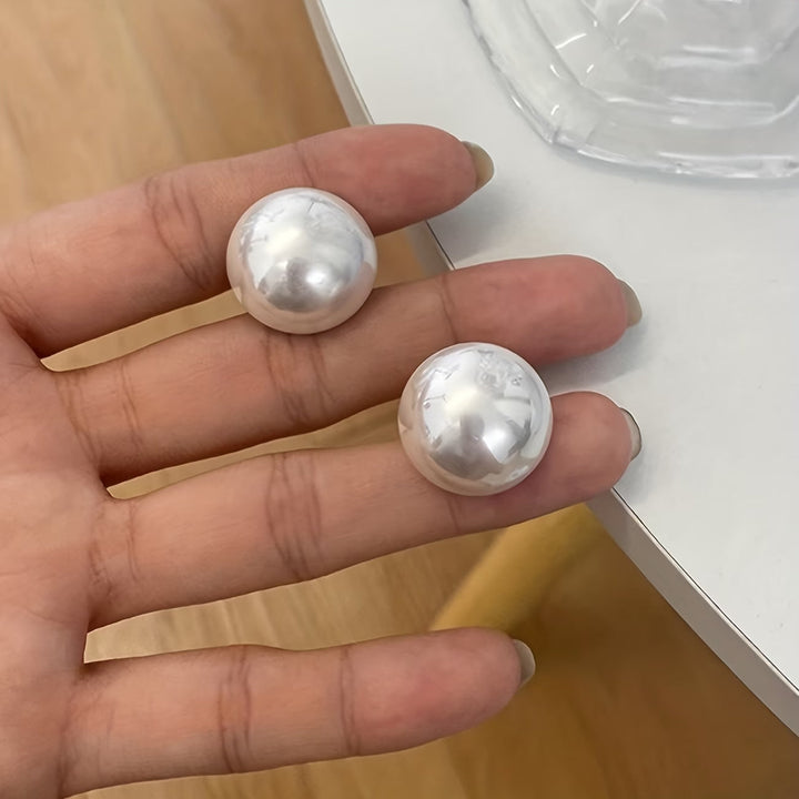 Les boucles d'oreilles dormeuses à perle statement