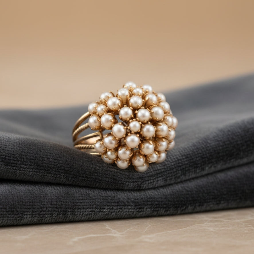 Bague en or avec perle incrustée classique