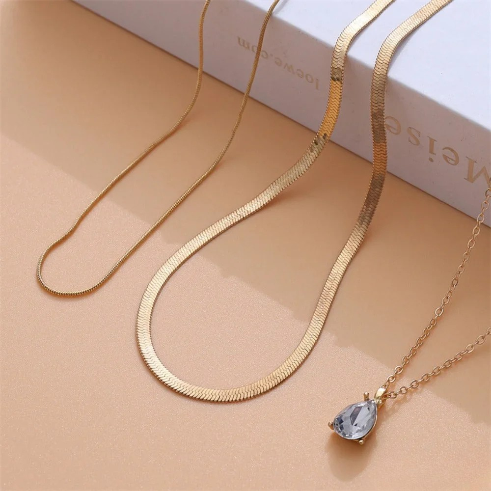 Collier multirang avec pendentif en zircone doré
