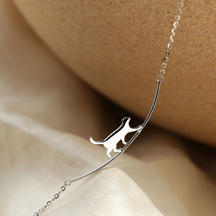Gatto che si arrampica – Collana in argento