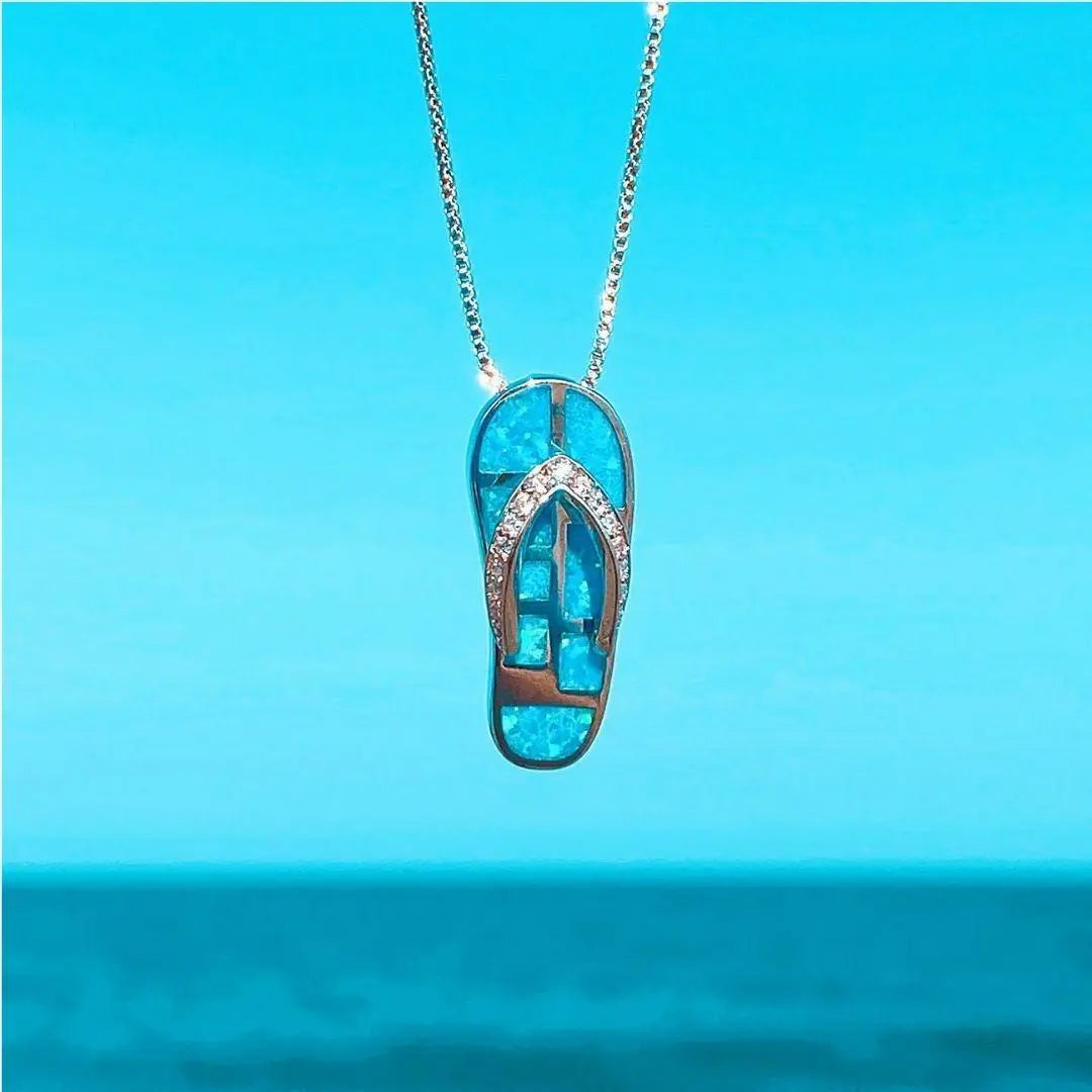 Collana con ciondolo in argento con opale blu