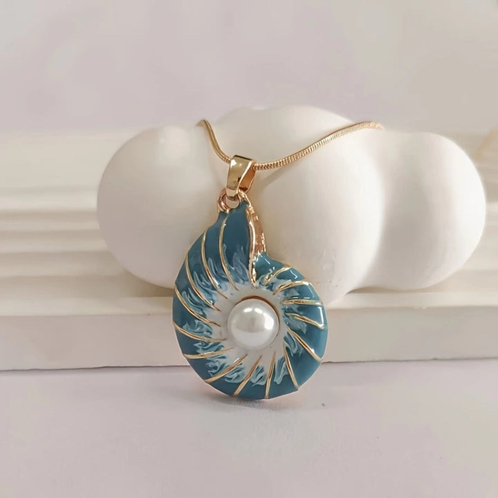 Halskette mit Muschelperlenanhänger