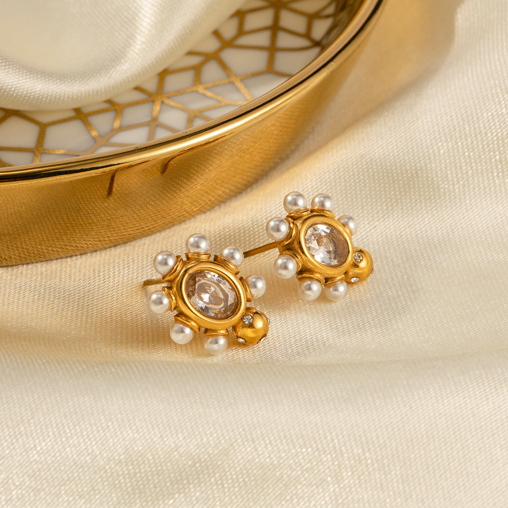 Eleganti orecchini in oro con perla