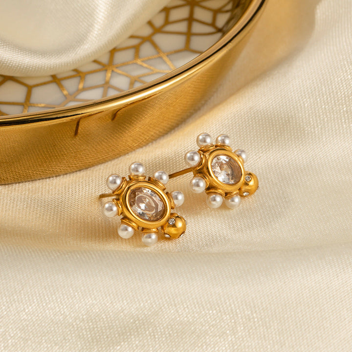 Eleganti orecchini in oro con perla