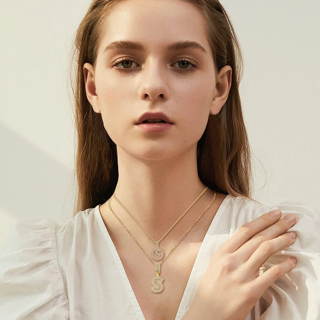 Ensemble de colliers avec initiale en moissanite