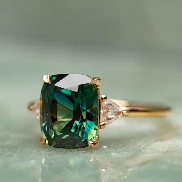 Anello in oro con pietra di ispirazione vintage