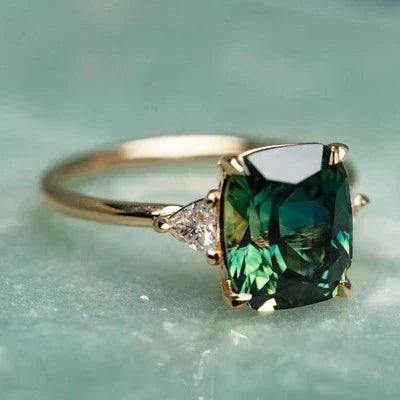 Anello in oro con pietra di ispirazione vintage