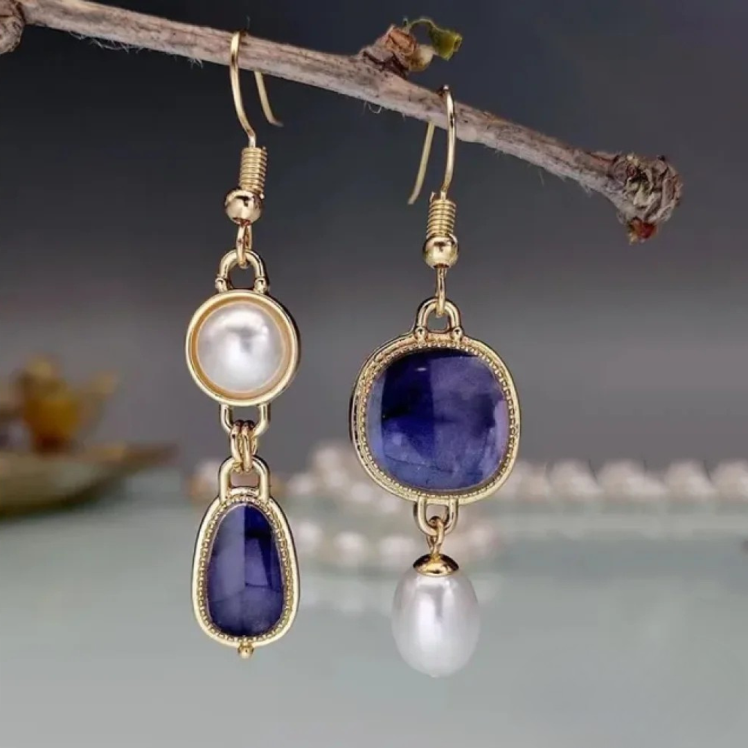 Elegante Ohrringe mit blauer Stein und Perle