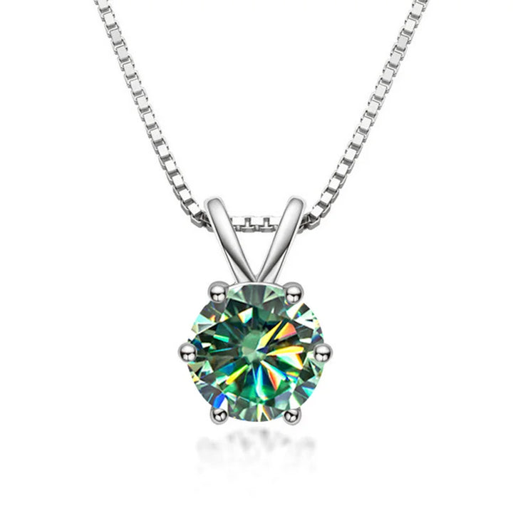 Elegante collana a solitario con moissanite