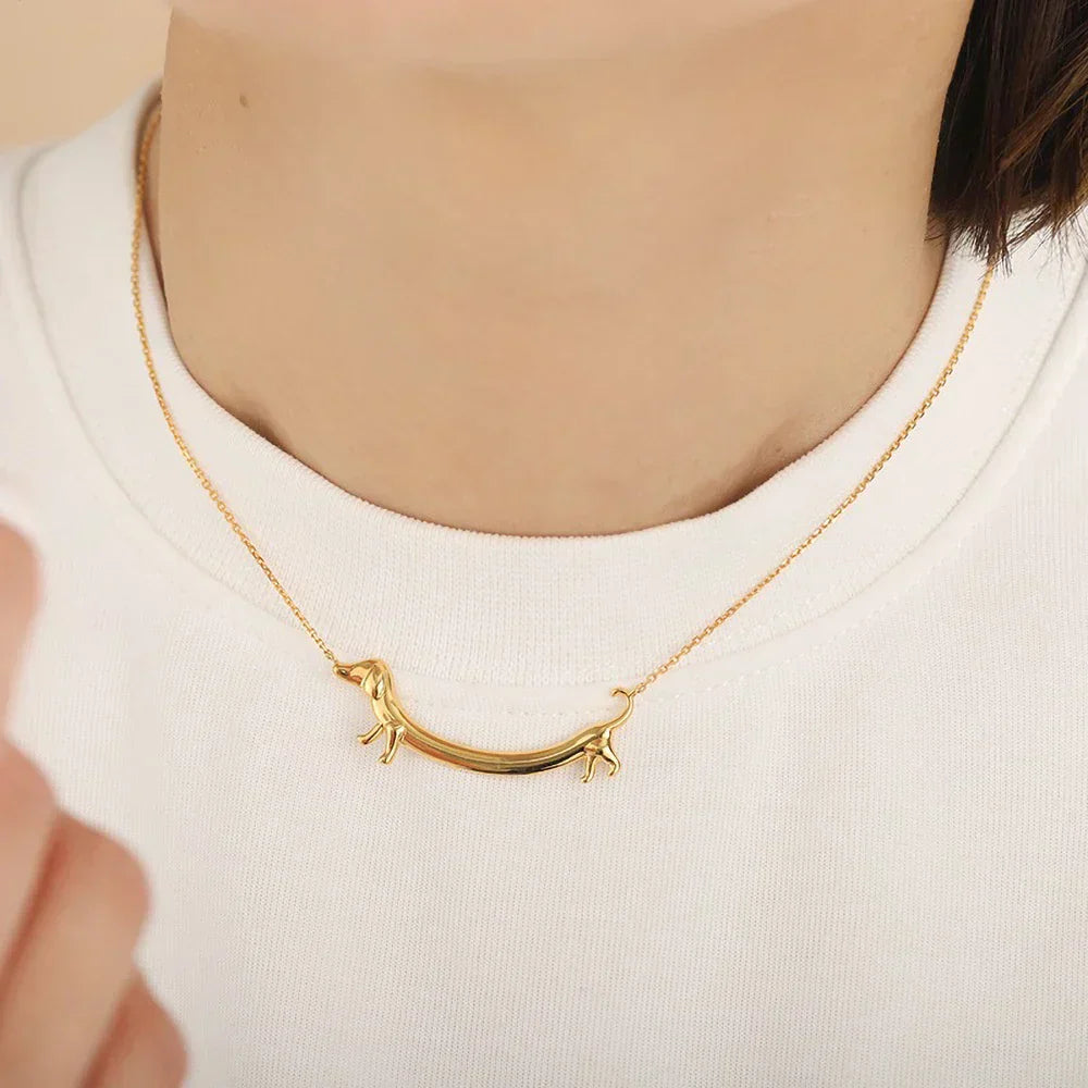 Collier avec teckel doré