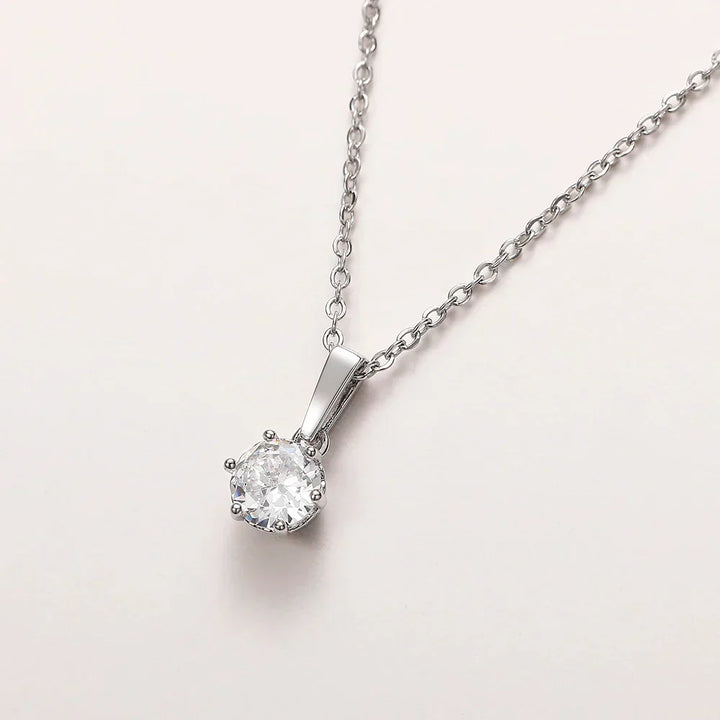 Collier classique avec pendentif en oxyde de zirconium
