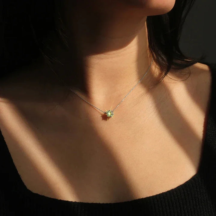 Elegantes Solitärcollier mit Kristall