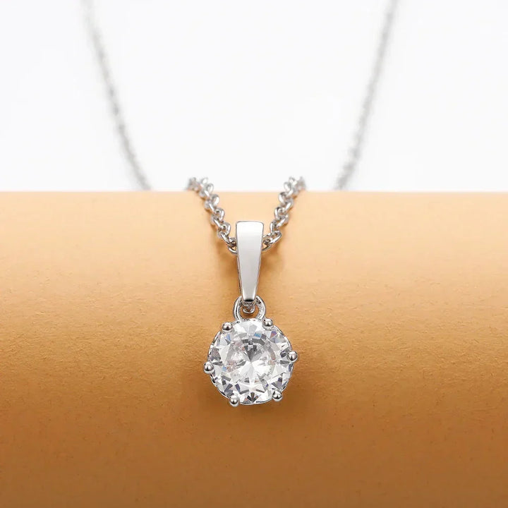 Collier classique avec pendentif en oxyde de zirconium