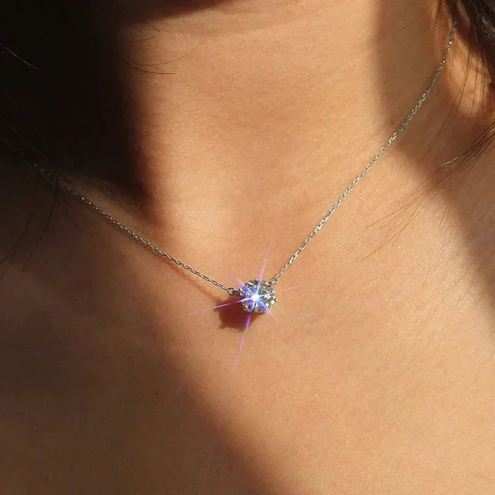 Elegantes Solitärcollier mit Kristall
