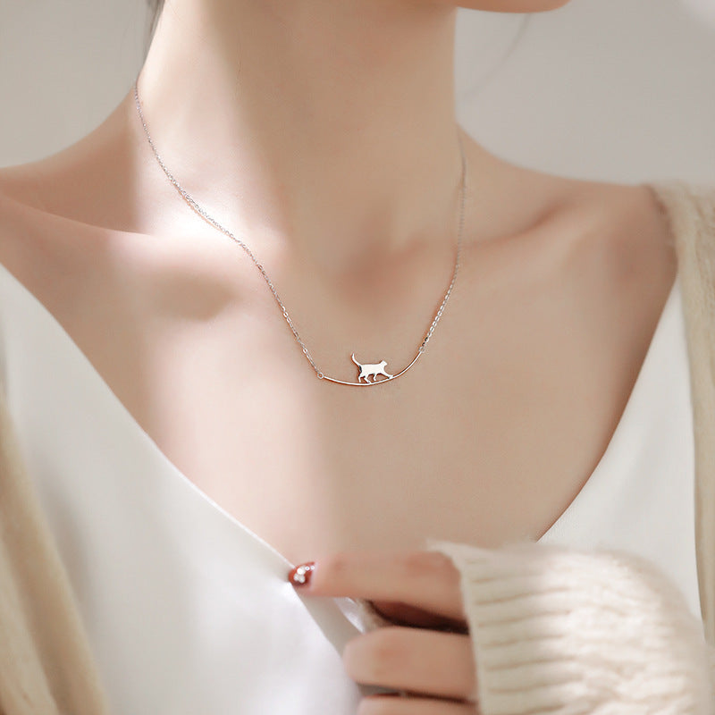 Gatto che si arrampica – Collana in argento