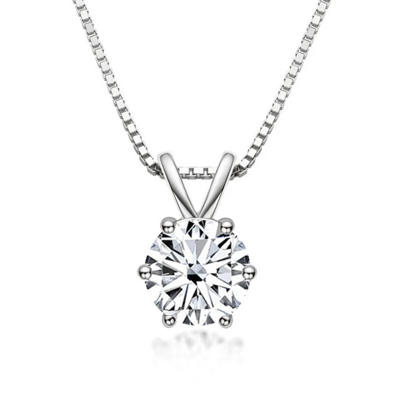 Elegante collana a solitario con moissanite