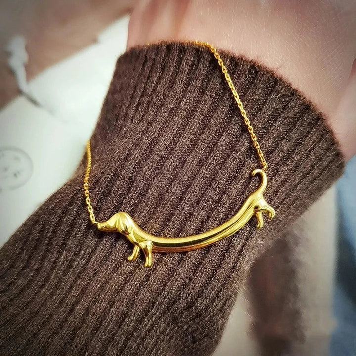 Collier avec teckel doré