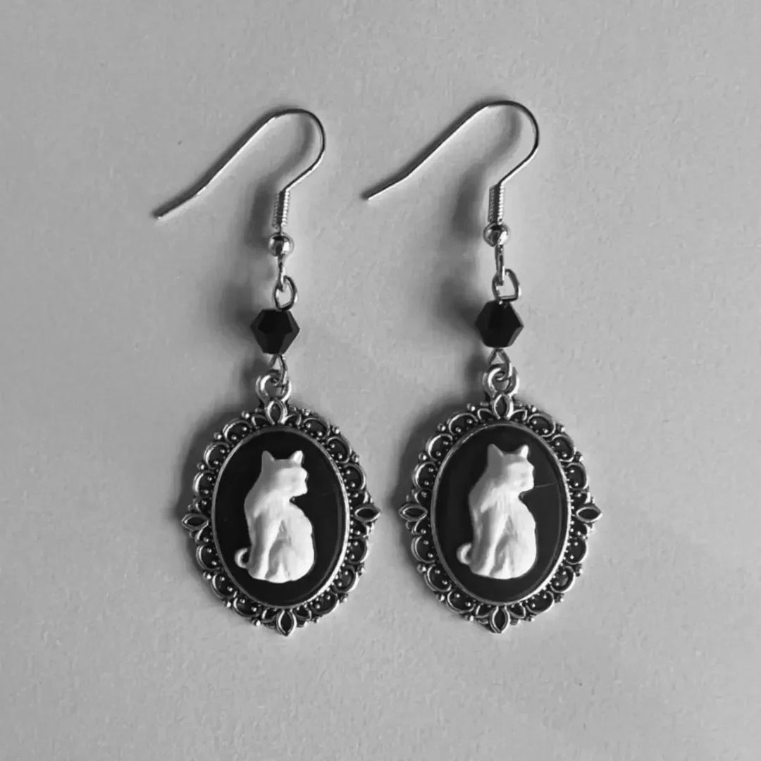 Boucles d'oreilles chat blanc vintage – bijoux à monture argentée pour femmes
