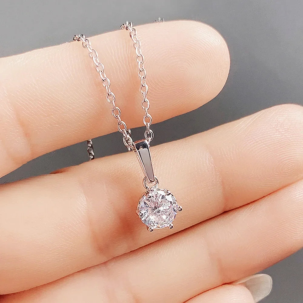 Collier classique avec pendentif en oxyde de zirconium