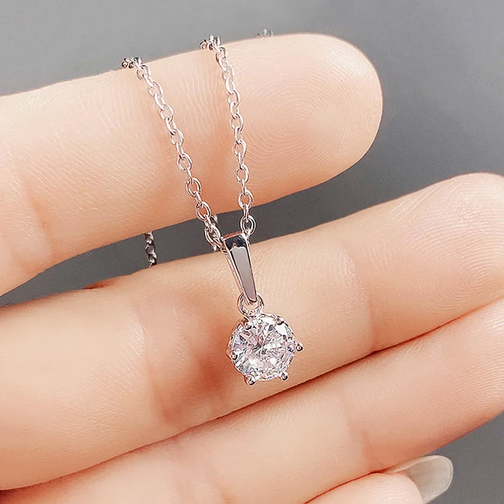 Collier classique avec pendentif en oxyde de zirconium