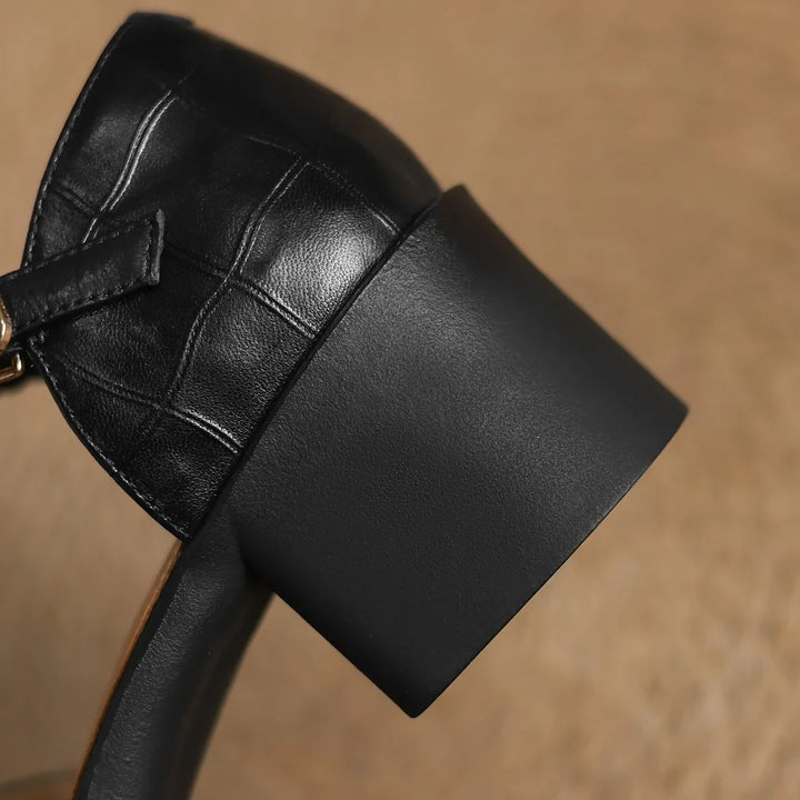 Maisy | Eleganti scarpe con cinturino a T e tacco medio