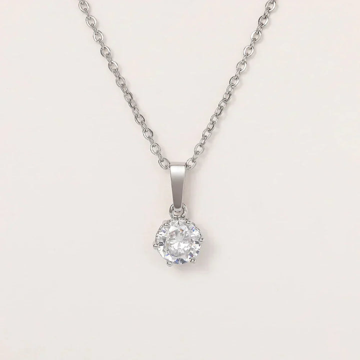 Collier classique avec pendentif en oxyde de zirconium
