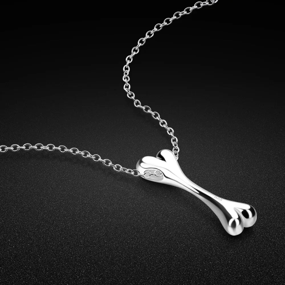 Collana con ciondolo a forma di osso per cani