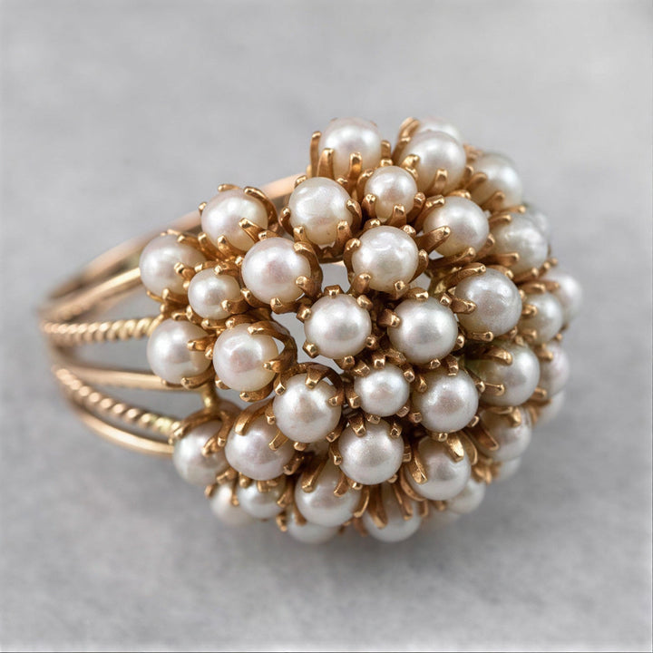 Bague en or avec perle incrustée classique