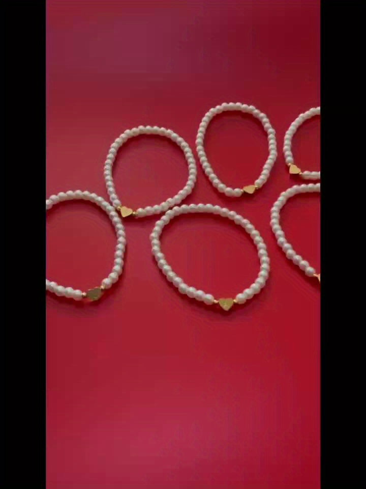 Elegante bracciale con iniziale a forma di cuore (A-Z)
