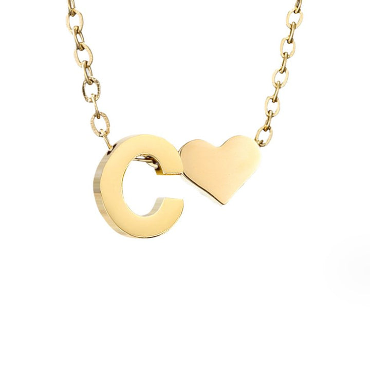 Collana con iniziale senza tempo e ciondolo a cuore