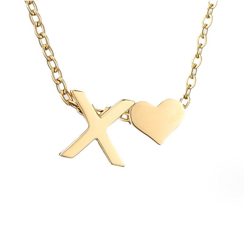 Collana con iniziale senza tempo e ciondolo a cuore