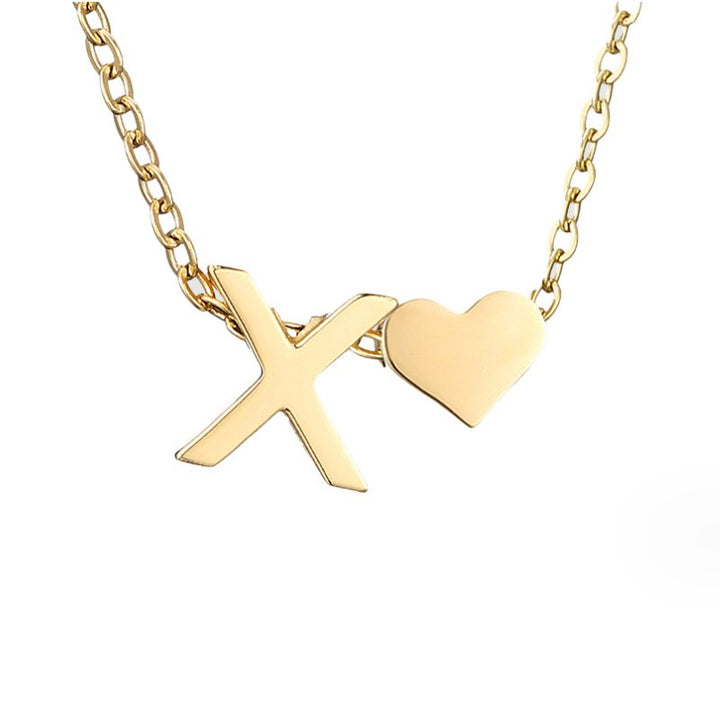 Collana con iniziale senza tempo e ciondolo a cuore