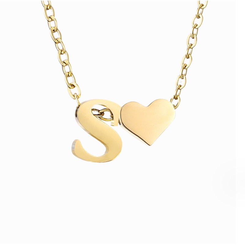 Collana con iniziale senza tempo e ciondolo a cuore