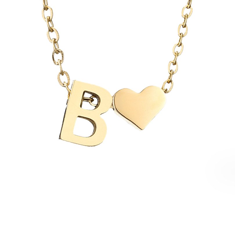 Collana con iniziale senza tempo e ciondolo a cuore