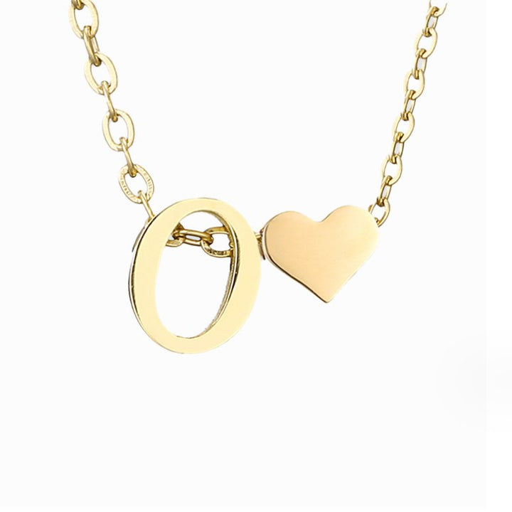 Collana con iniziale senza tempo e ciondolo a cuore