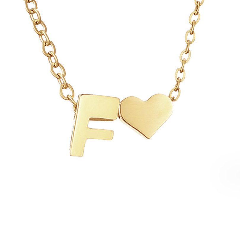 Collana con iniziale senza tempo e ciondolo a cuore