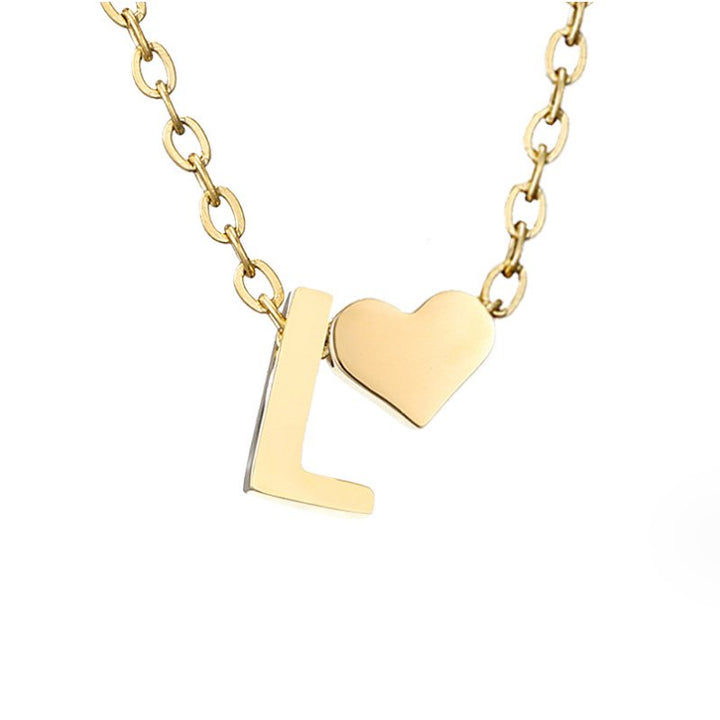 Collana con iniziale senza tempo e ciondolo a cuore