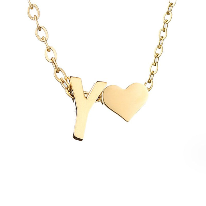 Collana con iniziale senza tempo e ciondolo a cuore