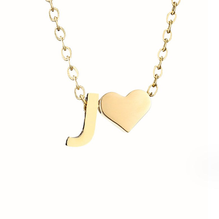Collana con iniziale senza tempo e ciondolo a cuore