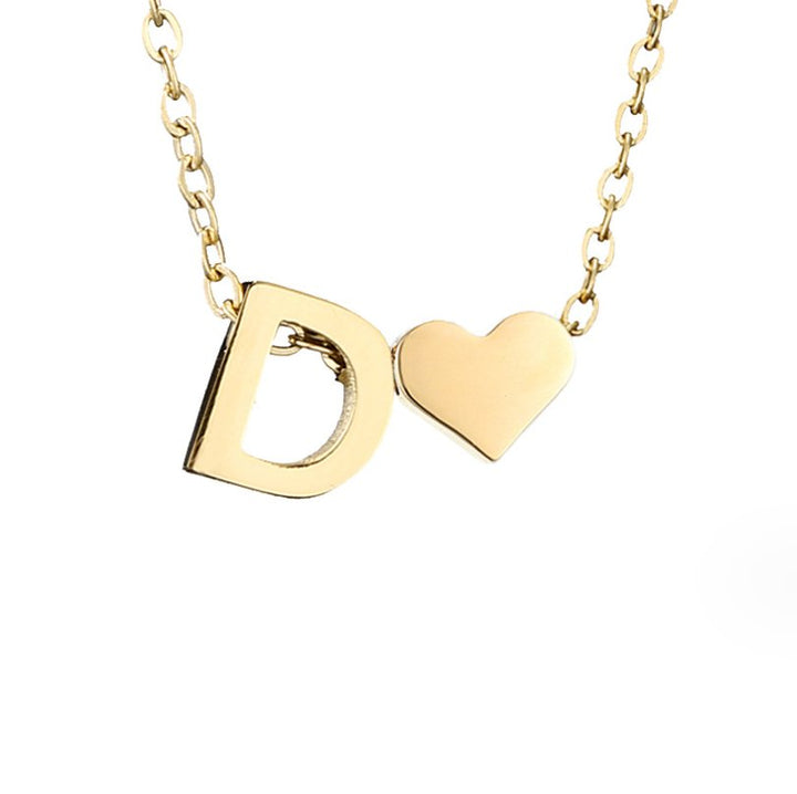 Collana con iniziale senza tempo e ciondolo a cuore