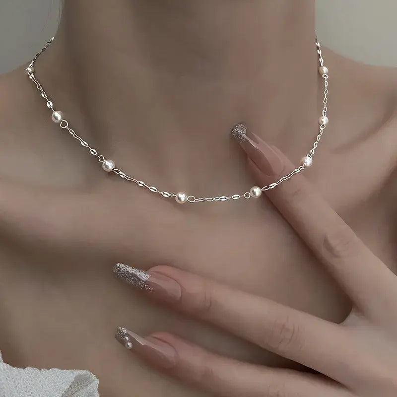 Collier élégant avec perles lumineuses
