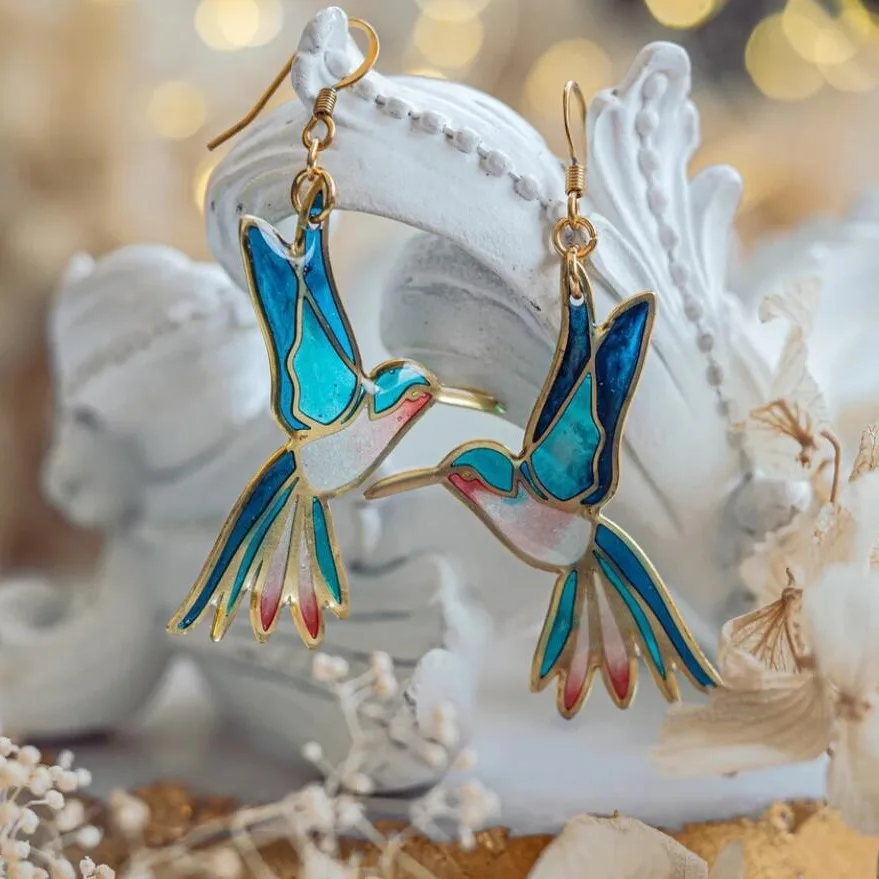 Boucles d'oreilles colibri pendantes en or et émail bleu